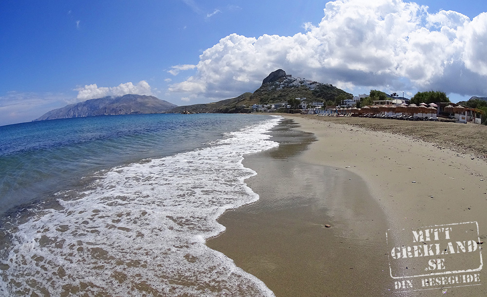 Stranden nedanför Skyros stad Grekland